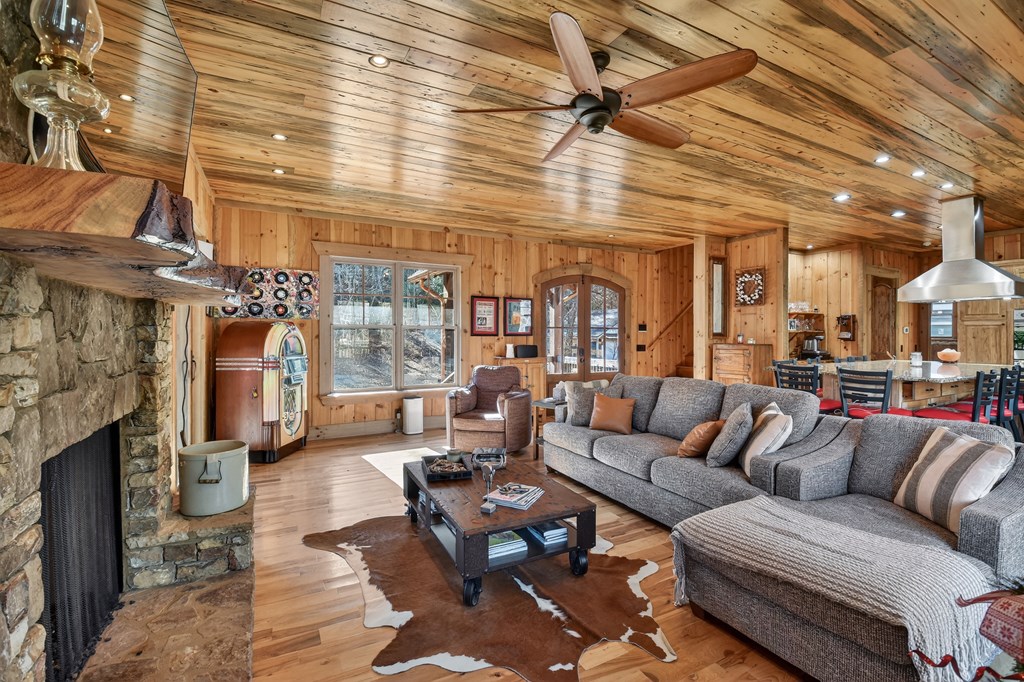 1901 Hogback Drive Blue Ridge, GA 30513 - Photo 6 of 50 Gallery Image 6