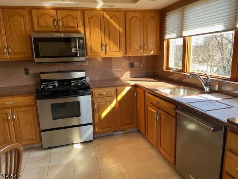 37 Edison Drive Summit, NJ 07901 - Photo 5 of 11