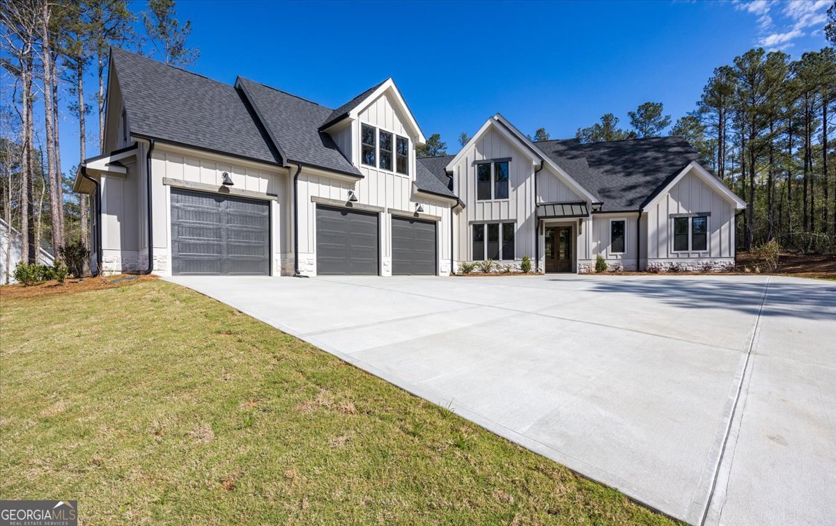 116 Heights Avenue Forsyth, GA 31029 - Photo 1 of 1 a front view of a house with a garden
