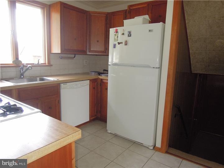 117 Miry Brook Road Hamilton Square, NJ 08690 - Photo 4 of 13 Kitchen