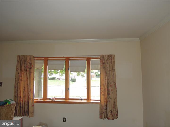 117 Miry Brook Road Hamilton Square, NJ 08690 - Photo 5 of 13 Living Room