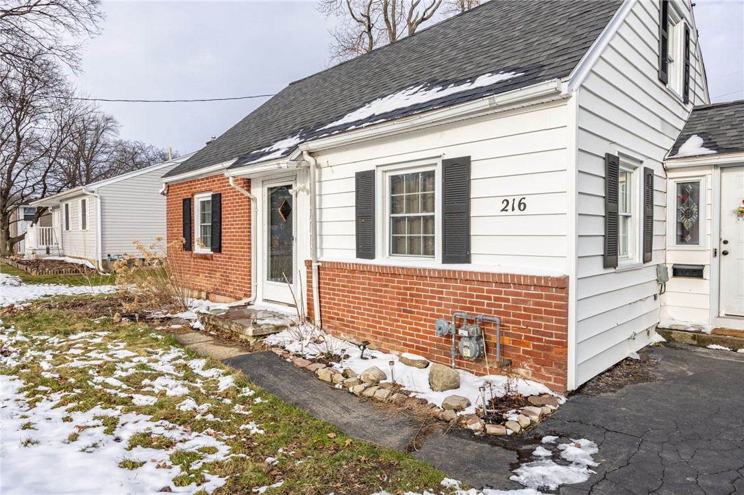 216 Mac Arthur Road Greece, NY 14615 - Photo 3 of 32