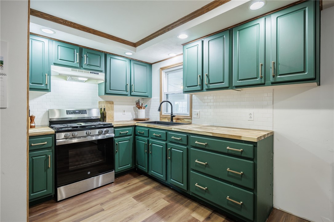 216 Mac Arthur Road Greece, NY 14615 - Photo 7 of 32