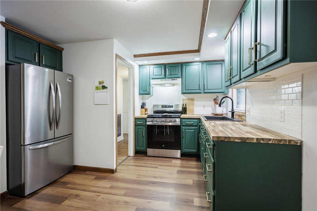 216 Mac Arthur Road Greece, NY 14615 - Photo 8 of 32