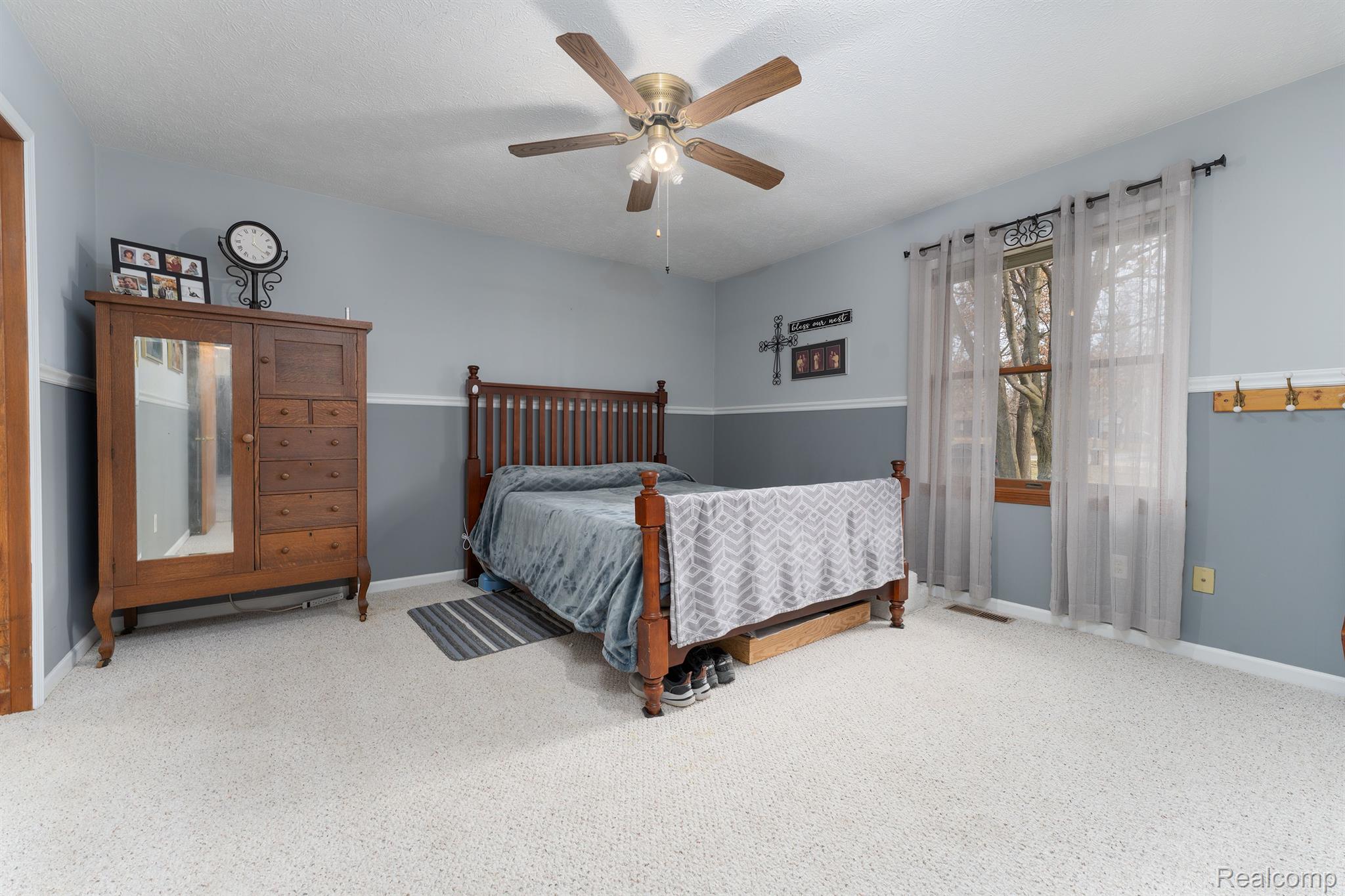 6025 North Owosso Road Fowlerville, MI 48836 - Photo 17 of 43 Primary Bedroom