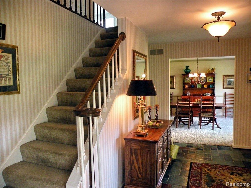 1639 Kingsmere Circle Rochester, MI 48309 - Photo 10 of 24 Staircase