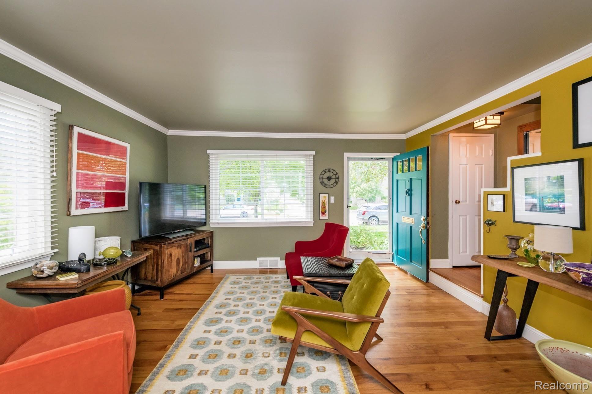 1759 Graefield Road, Unit 120 Birmingham, MI 48009 - Photo 5 of 20 Living Room.jpg