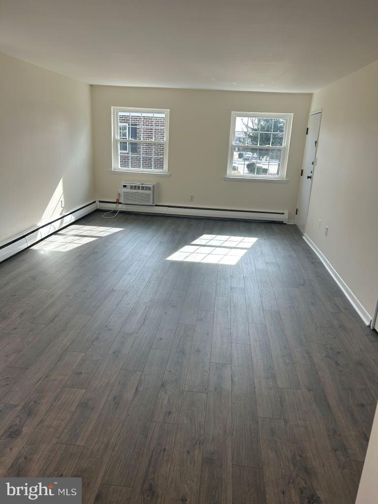 4701 Pennell Road, Unit H12 Aston, PA 19014 - Photo 3 of 12 Living Room