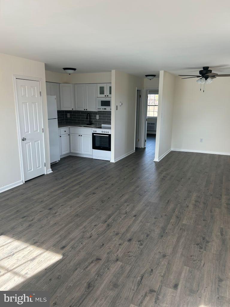4701 Pennell Road, Unit H12 Aston, PA 19014 - Photo 5 of 12 Kitchen