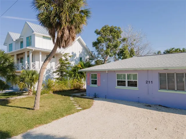 $5,500 | 211 77th Street, Unit EAST, Holmes Beach, FL 34217