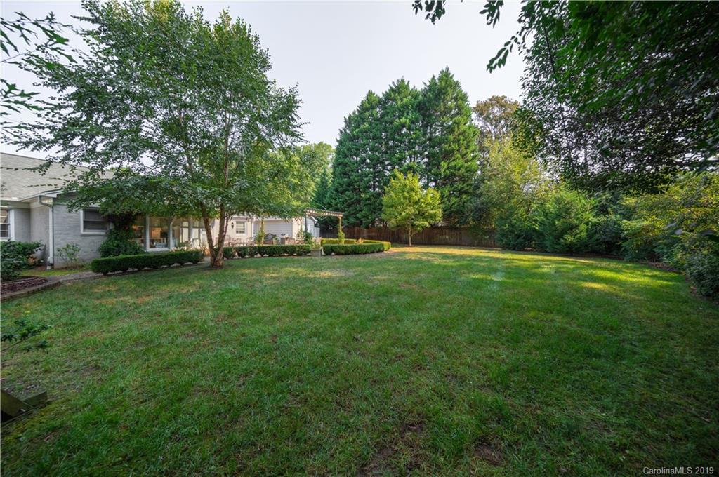 1115 Aylesford Road Charlotte, NC 28211 - Photo 17 of 41 Gallery Image 17