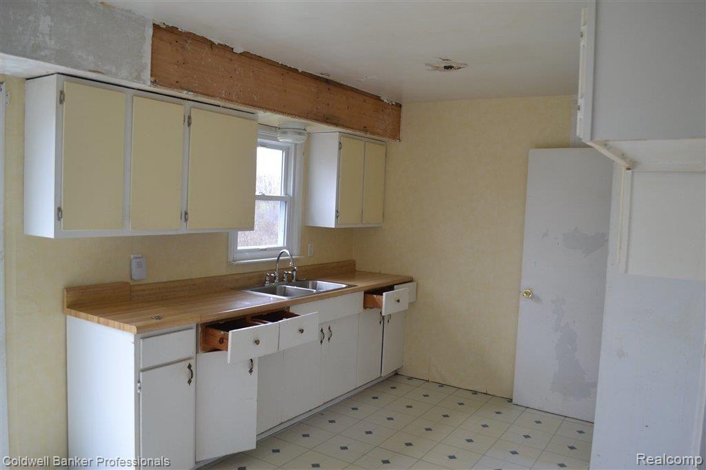 4029 North Henderson Road Davison, MI 48423 - Photo 7 of 8 DSC_0110.JPG