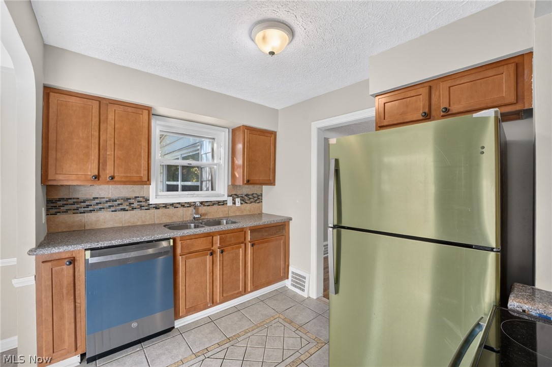 3846 Grosvenor Road South Euclid, OH 44118 - Photo 10 of 33 Gallery Image 10