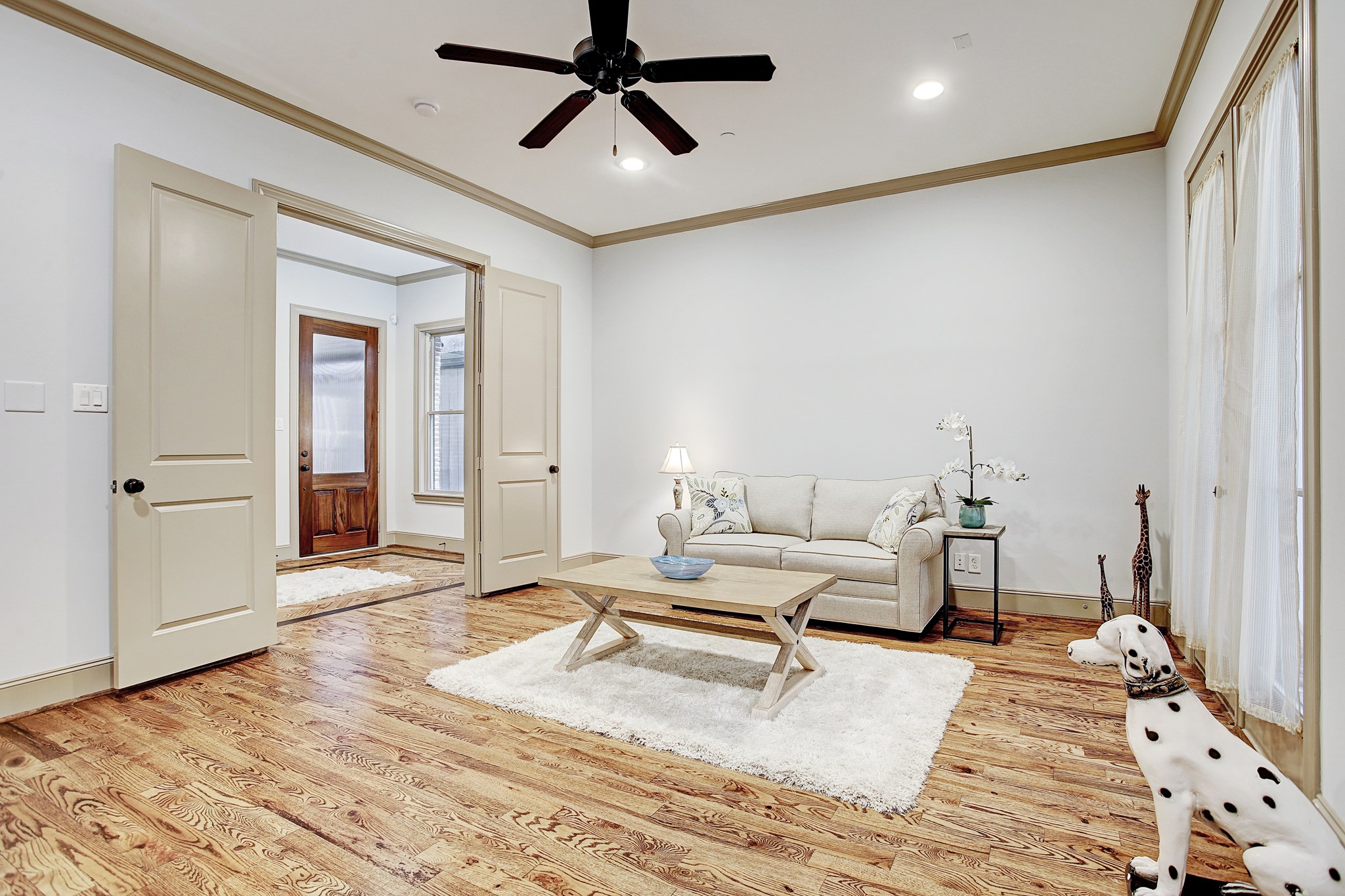 1307 Rosedale Street Houston, TX 77004 - Photo 9 of 32 a living room with furniture and a rug