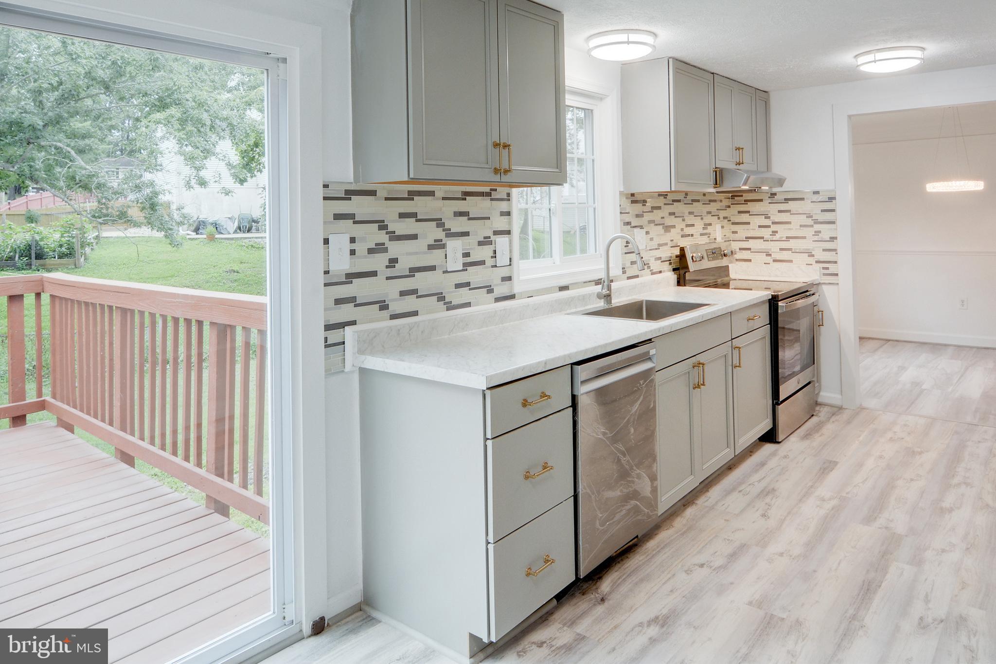 8208 Oakglen Road Manassas, VA 20110 - Photo 4 of 28 Kitchen