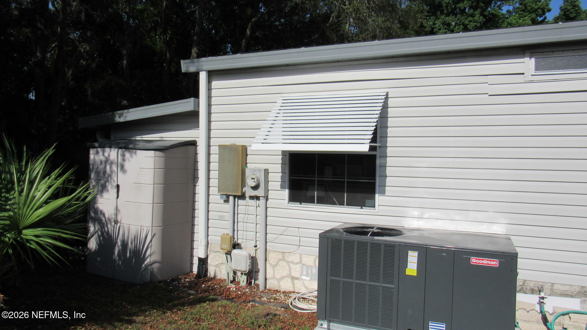 2103 Stacey Drive Mount Dora, FL 32757 - Photo 9 of 44 Cobb - Stacey Drive - exterior HVAC