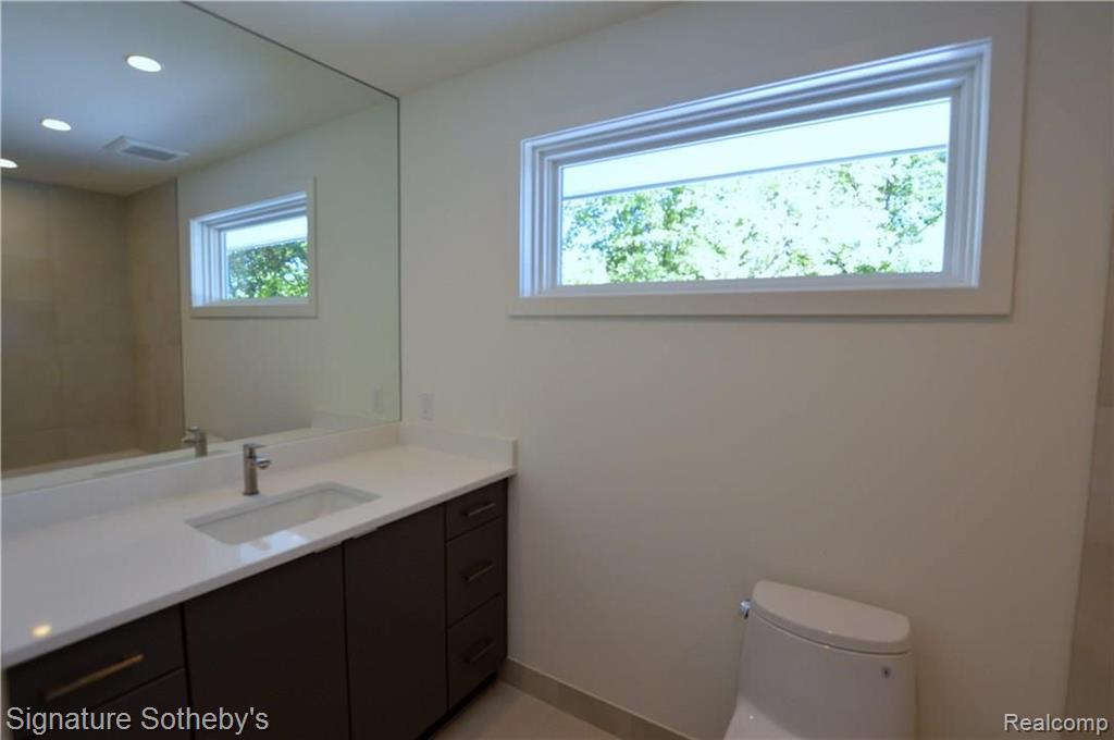 1426 Eastway Rochester Hills, MI 48306 - Photo 26 of 48