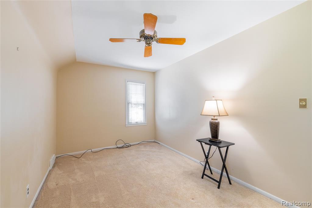 23211 Myrtle Street Dearborn, MI 48128 - Photo 17 of 36