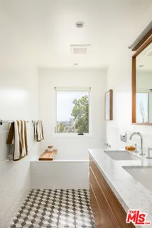 $1,800,000 | 1508 Sanborn Avenue, Los Angeles, CA 90027