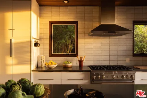 $1,800,000 | 1508 Sanborn Avenue, Los Angeles, CA 90027