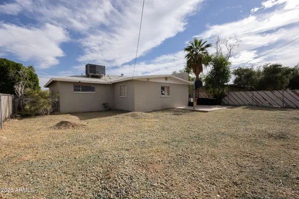 a view of backyard of the house