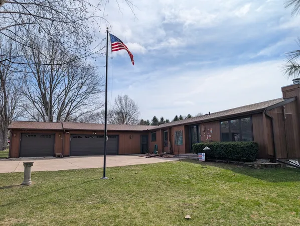 $250,000 | 2155 Oriole Drive, Freeport, IL 61032