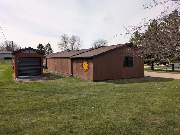 a house view with backyard space