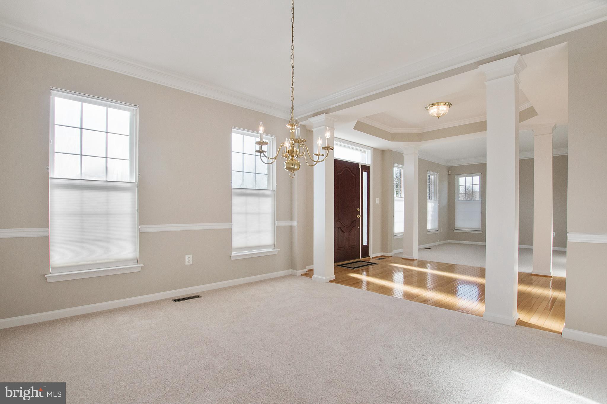 17900 Coachmans Road Germantown, MD 20874 - Photo 3 of 30 Entry/ Living Room