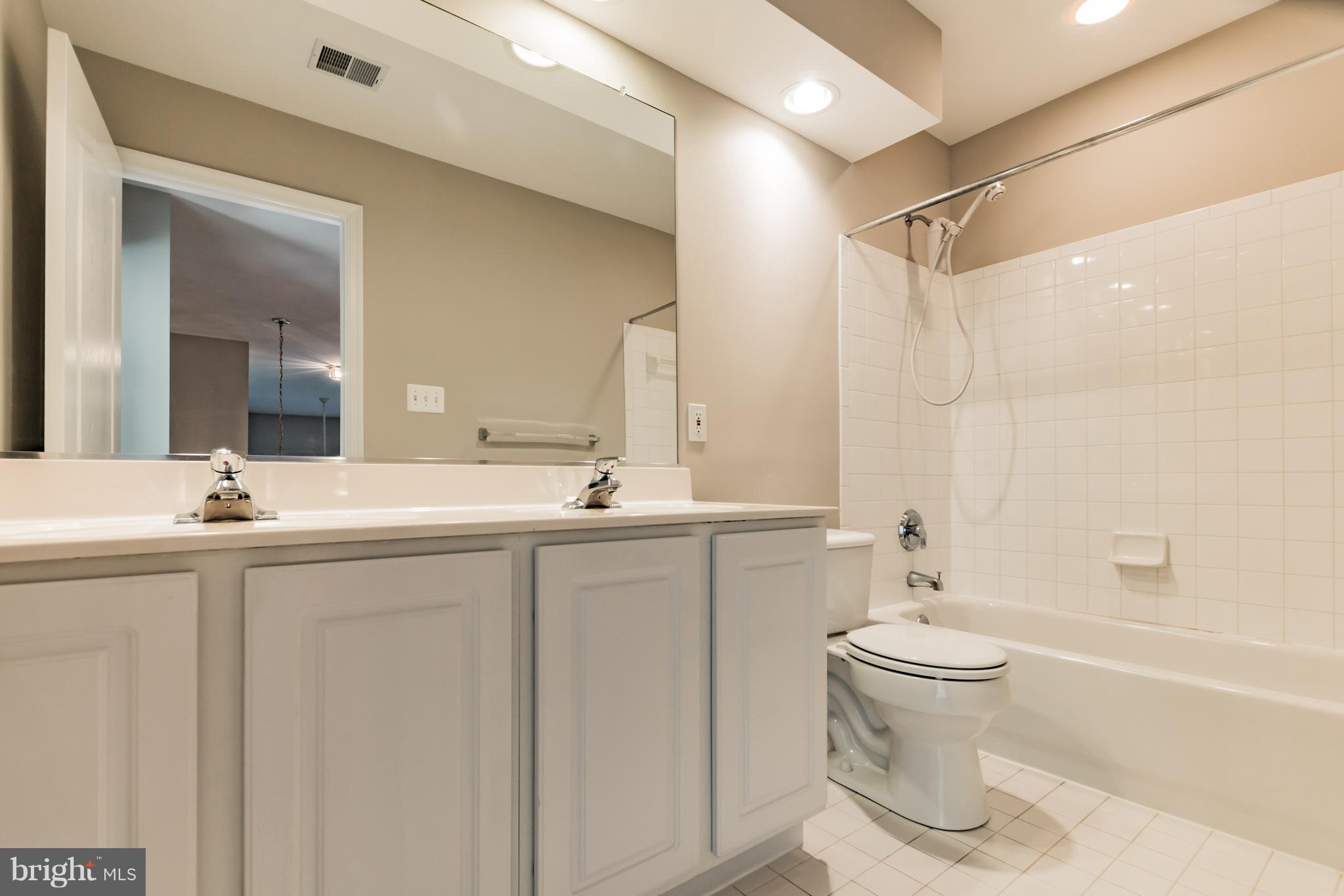 17900 Coachmans Road Germantown, MD 20874 - Photo 24 of 30 Hallway Bath, Full