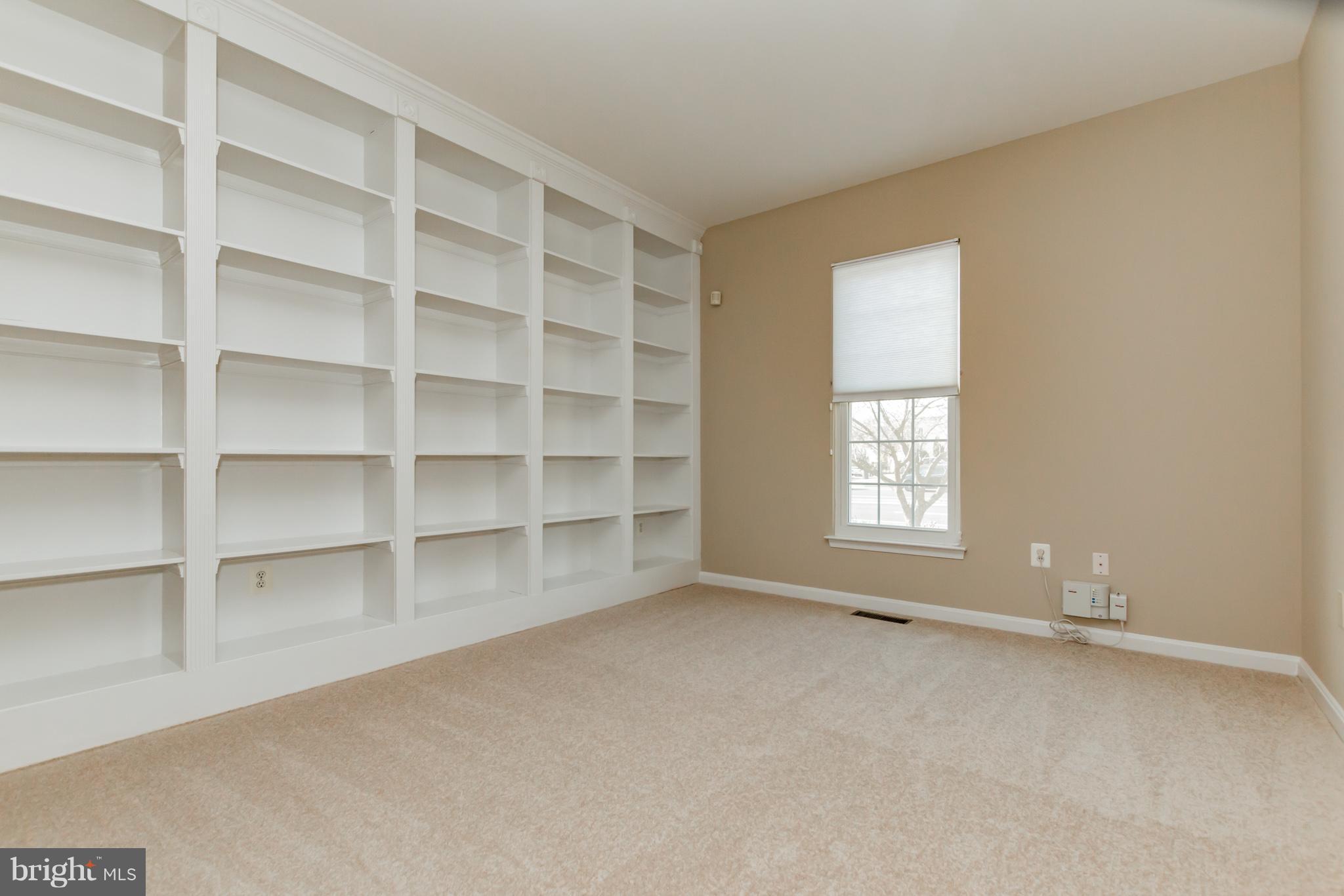 17900 Coachmans Road Germantown, MD 20874 - Photo 5 of 30 Den