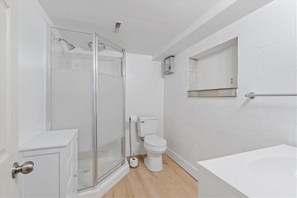 521 Benjamin Street Tarentum, PA 15084 - Photo 15 of 19 a bathroom that has a toilet