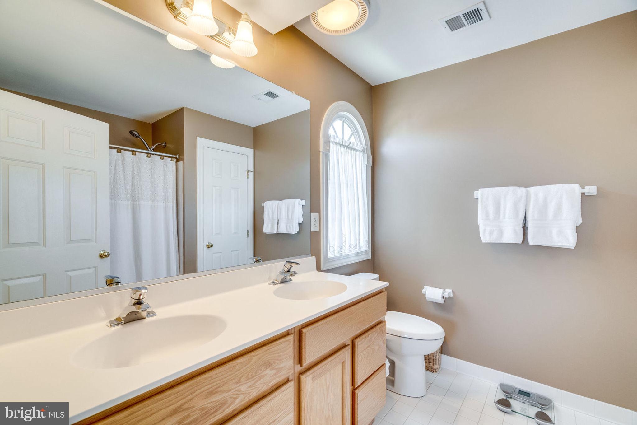 6485 Topsails Lane Springfield, VA 22150 - Photo 39 of 62 2nd Master Bath