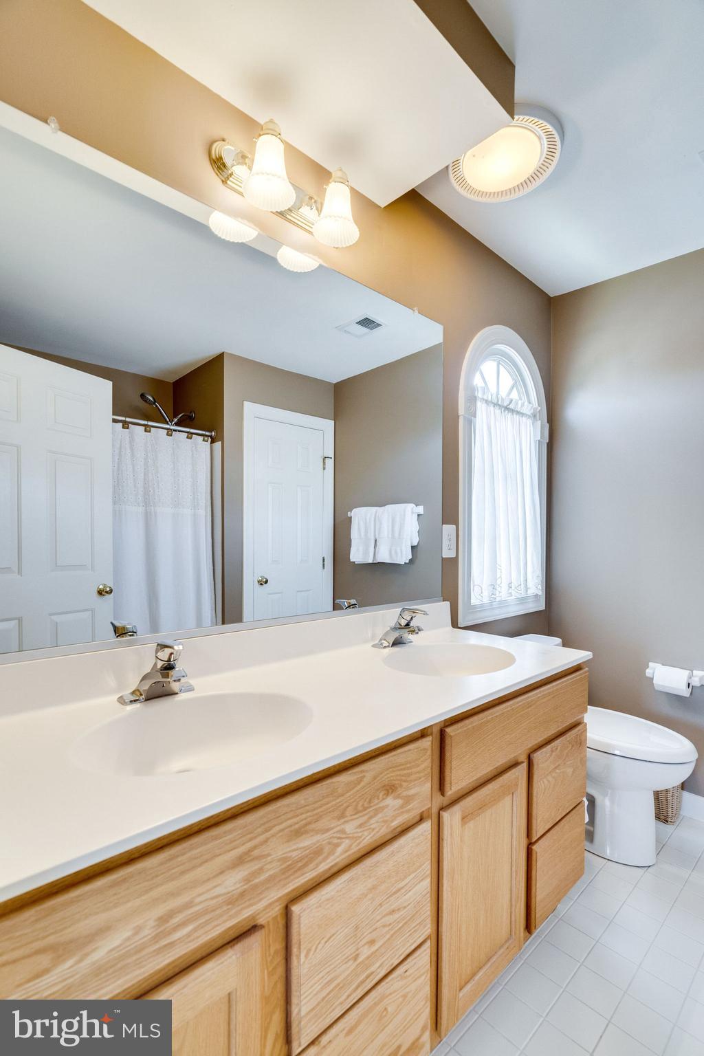 6485 Topsails Lane Springfield, VA 22150 - Photo 40 of 62 2nd Master Bath
