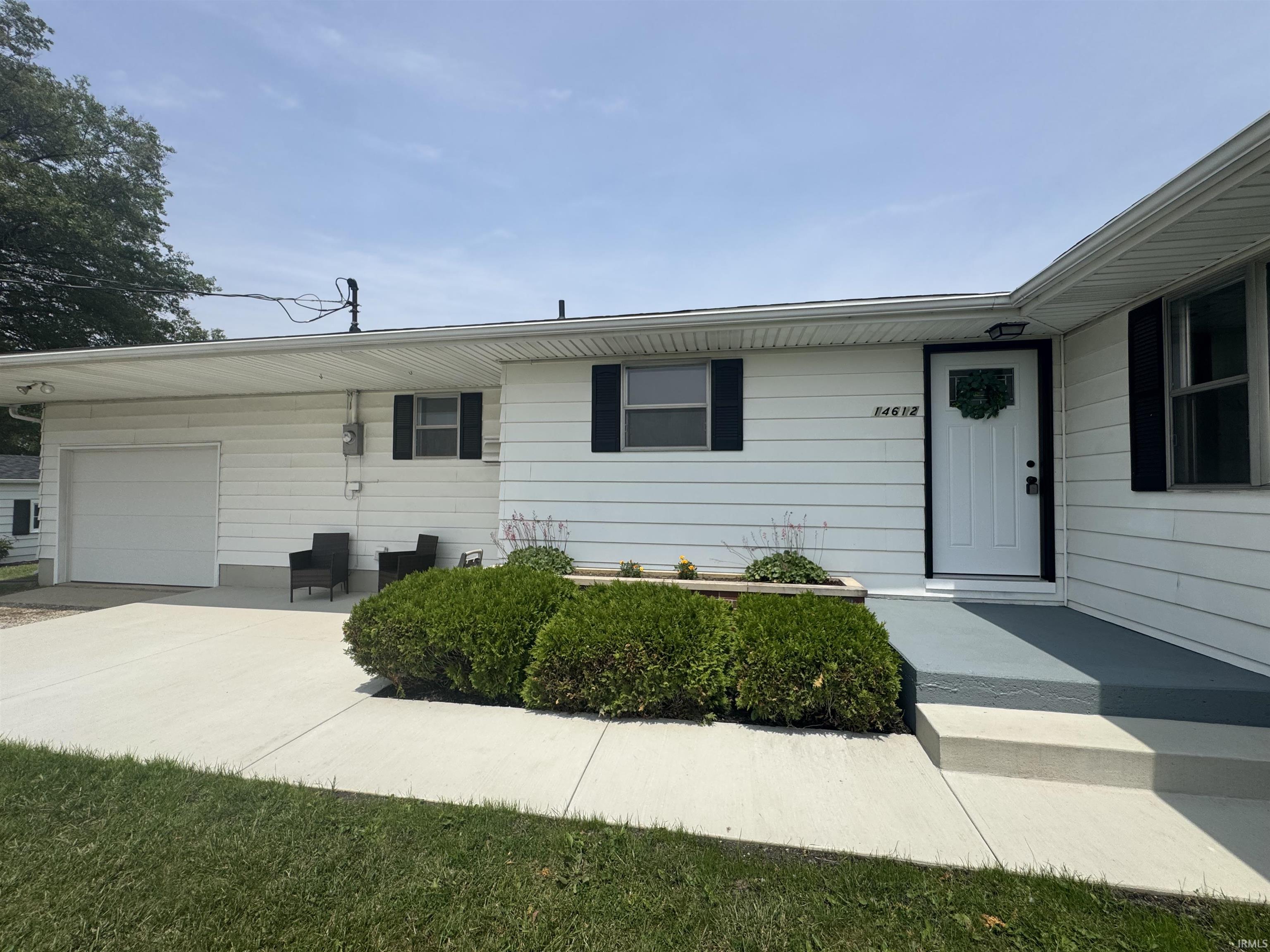 14612 Lower Huntington Road Roanoke, IN 46783 - Photo 4 of 31