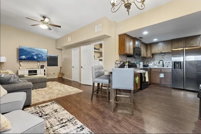 $285,000 | 68 Pony Express Trail, Lubbock, TX 79404