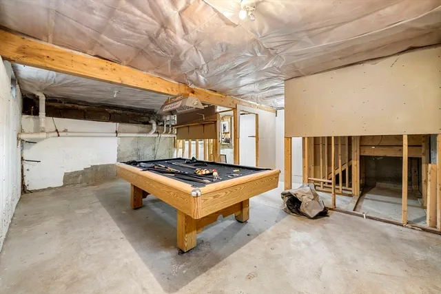 a view of a houses with yard