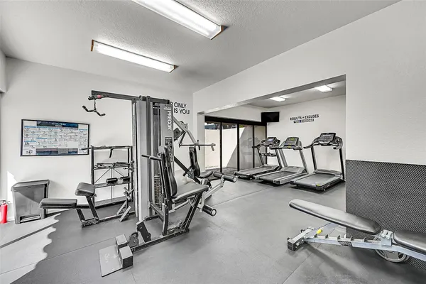 $1,750 | 777 South Federal Highway, Unit PH 4, Pompano Beach, FL 33062