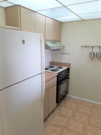 $1,750 | 777 South Federal Highway, Unit PH 4, Pompano Beach, FL 33062