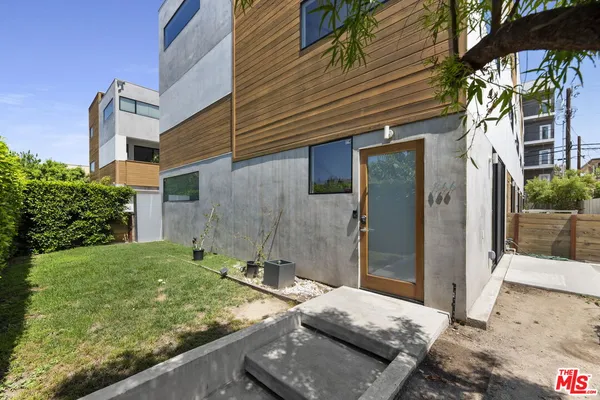 $4,495 | 866 South Wilton Place, Los Angeles, CA 90005