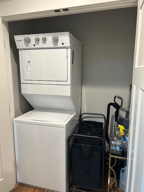 1029 Brandon Way Phoenix, OR 97535 - Photo 53 of 75 a utility room with dryer and washer