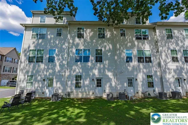 $2,250 | 304 Stonewood Lane, Hellertown, PA 18055