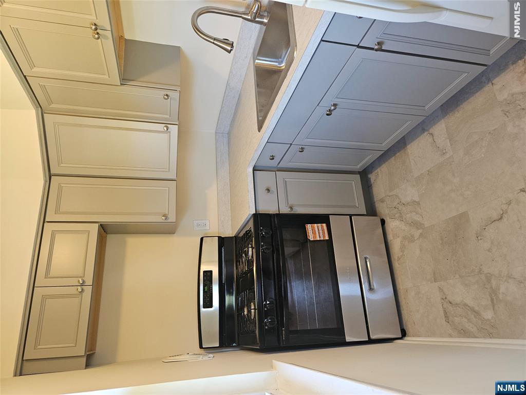 250 Rochelle Avenue, Unit A2 Rochelle Park, NJ 07662 - Photo 4 of 11