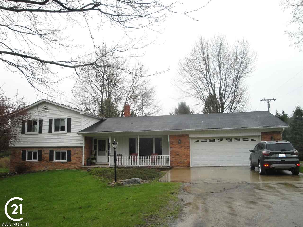 5249 Sandhill Road Almont, MI 48003 - Photo 1 of 31 31378072.JPG