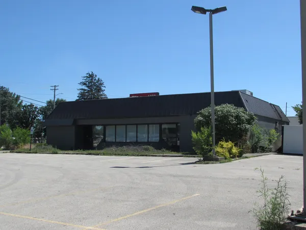 $365,000 | 901 East Southline Road, Tuscola, IL 61953