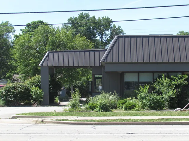 $365,000 | 901 East Southline Road, Tuscola, IL 61953