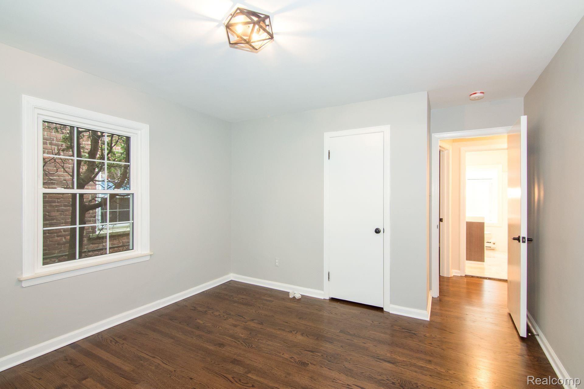 863 Rivard Boulevard Grosse Pointe, MI 48230 - Photo 9 of 19 09----15.jpg