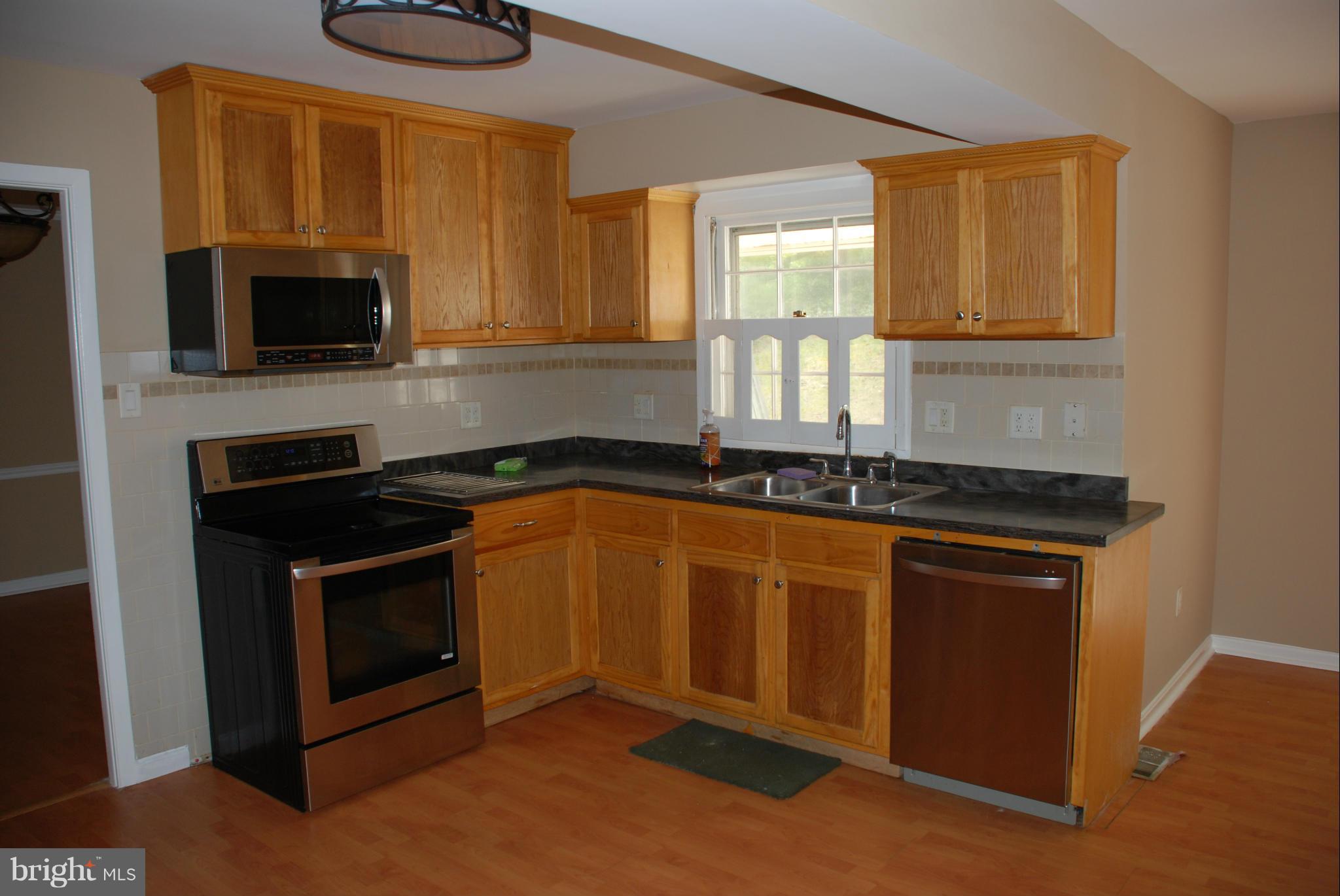 8719 Graystone Lane Laurel, MD 20708 - Photo 3 of 27 Kitchen