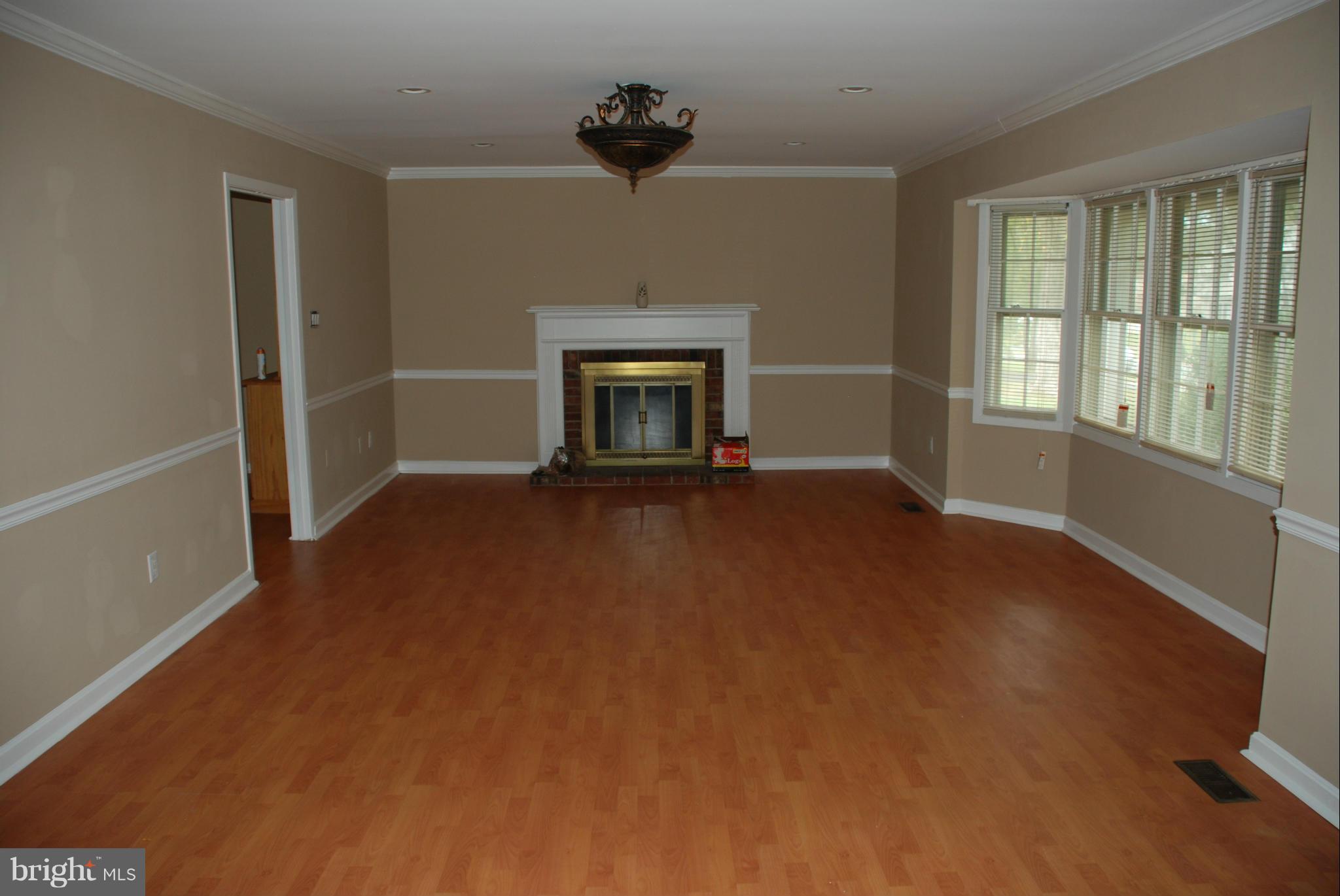 8719 Graystone Lane Laurel, MD 20708 - Photo 9 of 27 Living Room
