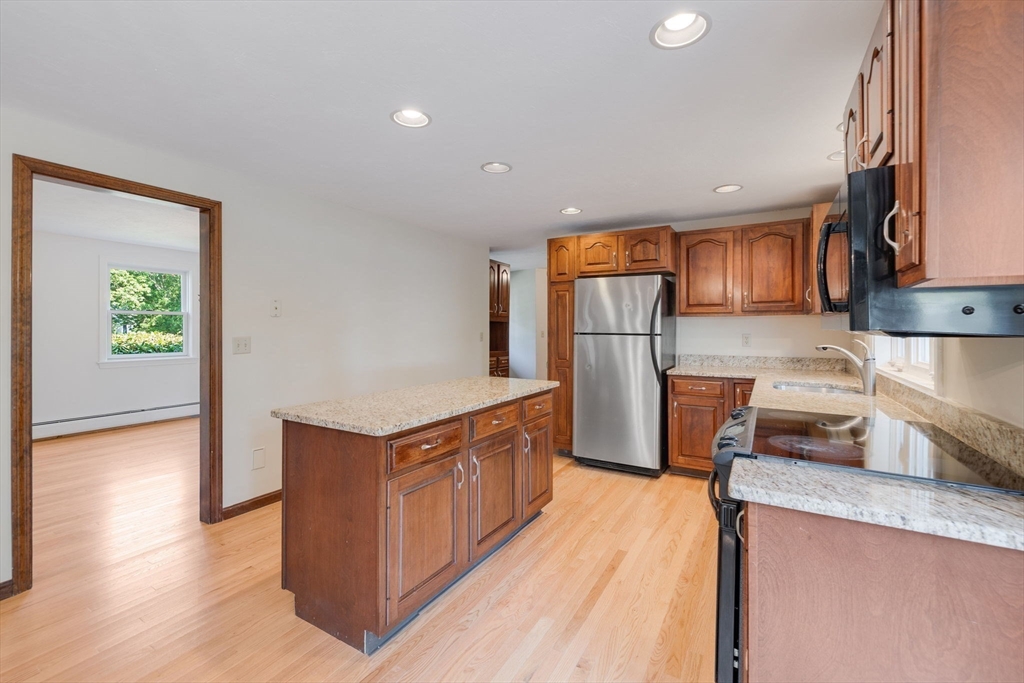 24 Fiddler's Cove Road Falmouth, MA 02556 - Photo 10 of 27