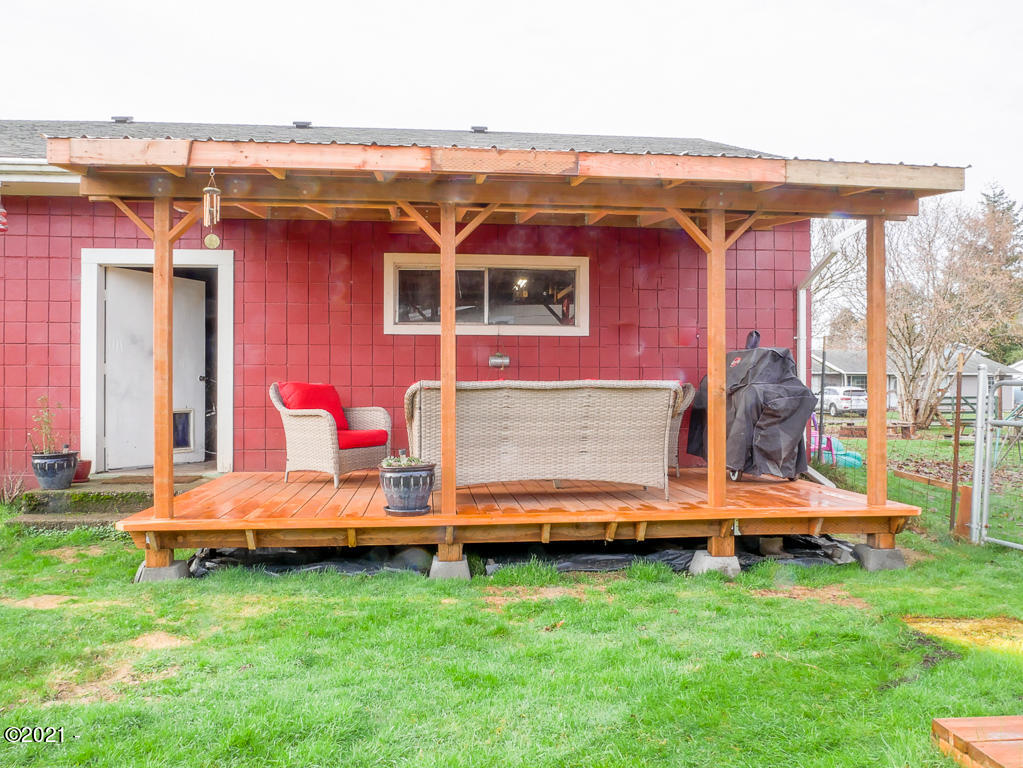 152 Northwest Grinstead Street Siletz, OR 97380 - Photo 14 of 30 New covered deck